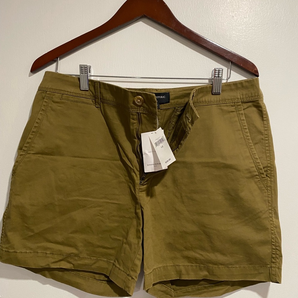 Banana Republic Women's Olive Cargo Shorts